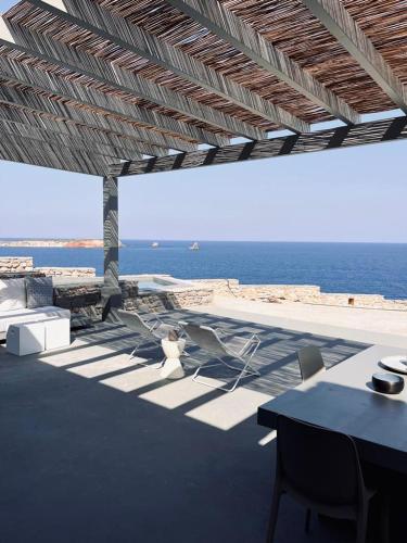 Cave Suite in Parasporos