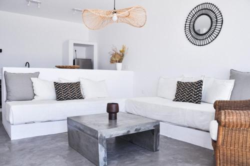Cave Suite in Parasporos