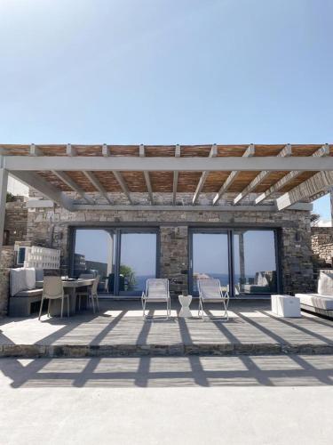 Cave Suite in Parasporos