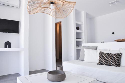 Cave Suite in Parasporos