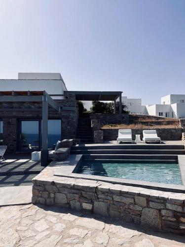 Cave Suite in Parasporos
