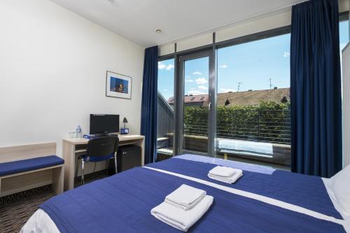 Double or Twin Room with Balcony image 7