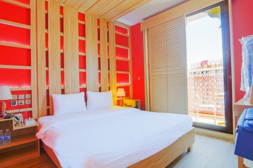 Suite, executive