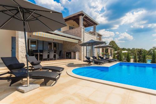 Ferienhaus mit Privatpool für 8 Personen ca 180 qm in Deklići, Istrien Istrische Riviera