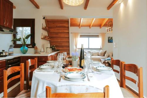 Seafront Villa Cside w BBQ and private yard in Moires