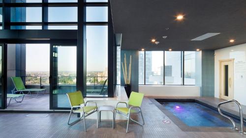 Holiday Inn Hotel & Suites Montreal Centre-ville Ouest image 49