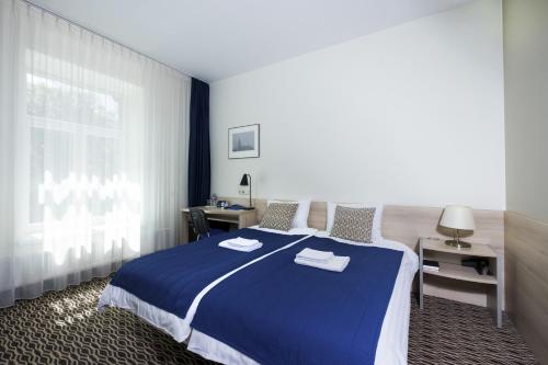 Double or Twin Room image 4