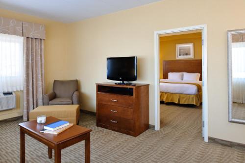 Holiday Inn Express Philadelphia Airport, an IHG Hotel