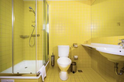 Double or Twin Room image 9