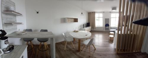 Apartment 5 image 8