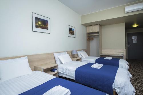 Triple Room image 3