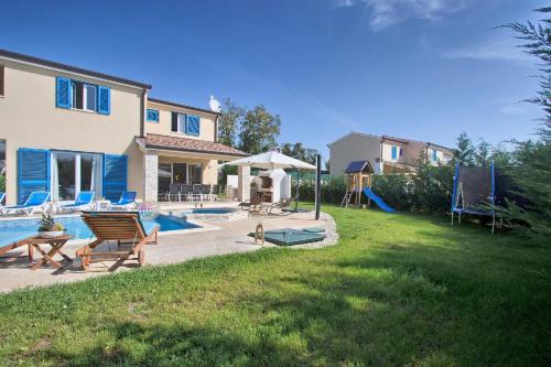 Ferienhaus mit Privatpool für 12 Personen ca 280 qm in Mužini, Istrien Binnenland von Istrien