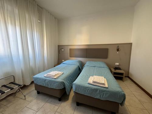Double or Twin Room with Balcony image 9