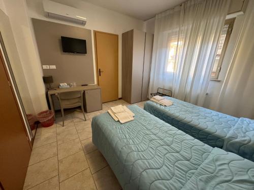 Double or Twin Room with Balcony image 6