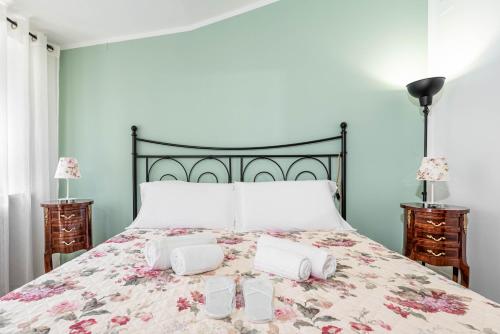 Double Room with Balcony image 8