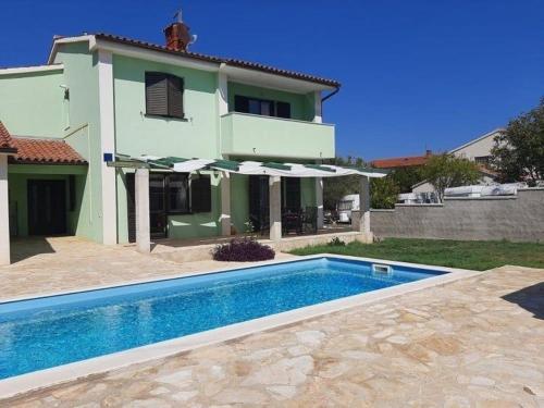 Ferienhaus mit Privatpool für 8 Personen ca 200 qm in Ližnjan, Istrien Südküste von Istrien