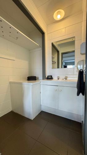 เซ็นทรัล คอร์ท โมเต็ล (Central Court Motel) in แวนกาเร่