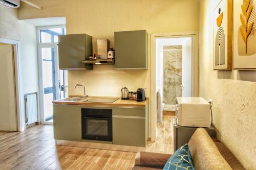 Lovely 2 Bedroom apartment by YourHost, Рим (фото 7)