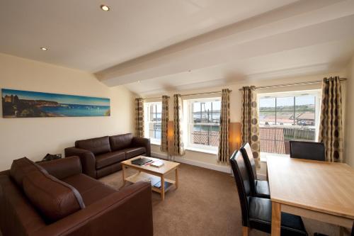 Harbourside Apartments - image 3