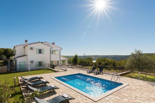 Ferienhaus mit Privatpool für 8 Personen ca 210 qm in Trget, Istrien Bucht von Raša