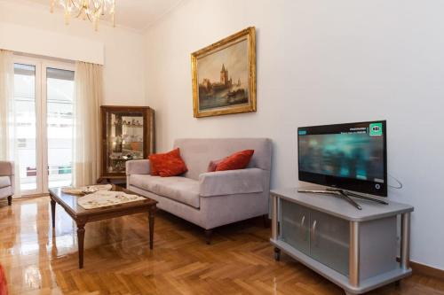 Gorgeous Apartment near Historic Acropolis - image 10