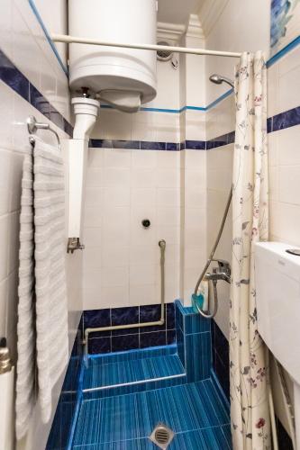 Quadruple Room image 6