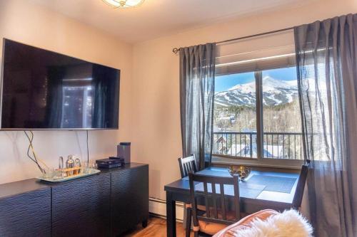 1 BDR Condo in the Heart of Breck Walk to Gondola in Breckenridge, USA