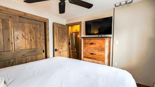 Cozy Val dIsere Chalet Steps into Town in Breckenridge, USA