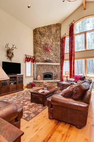 Lazy Fox Lodge in National Forest View in Breckenridge, USA