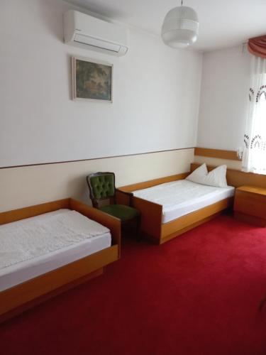 Hotel Lux - image 10