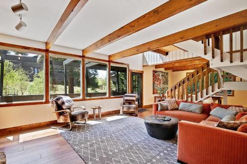 Mountain Chalet Just Blocks from Gondola and Main St thumb 4