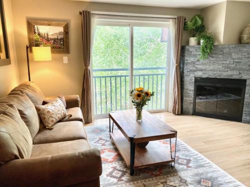 Updated Downtown Condo Walk Everywhere and Parking in Breckenridge, USA