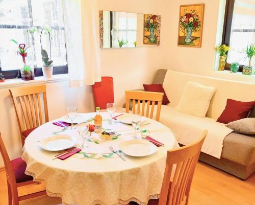 Miabella House - 2 bedrooms and terrace in Catez Ob Savi