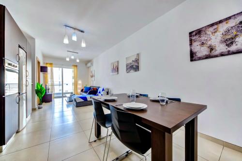 2 Bedroom Apartment with Balcony in St Julians, Paceville, Apt 7 By Vaganza 3