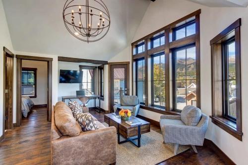 The Aurum Condo 1 BR with Mtn Views Steps from Main St - Apartment - Breckenridge