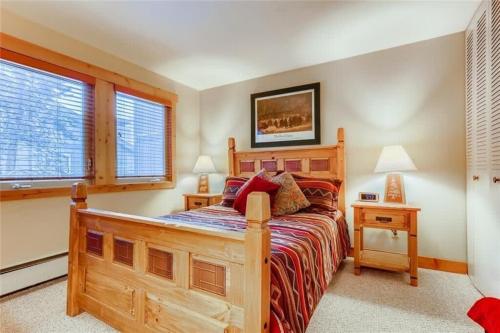 Timbernest Condo 2 BDR Walk to Downtown and Lift in Breckenridge, USA