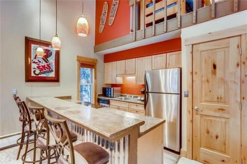 Timbernest Condo 2 BDR Walk to Downtown and Lift in Breckenridge, USA