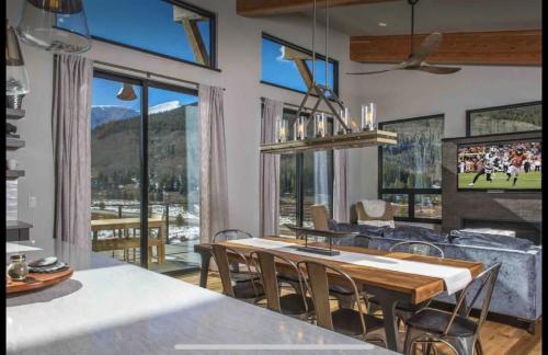 Modern 3BR Chalet with Hot Tub and Mt Quandary Views in Blue River