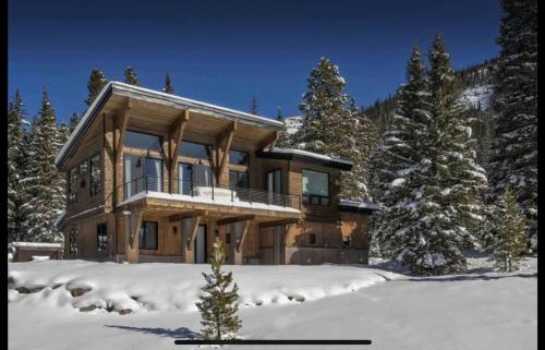 Modern 3BR Chalet with Hot Tub and Mt Quandary Views in Blue River