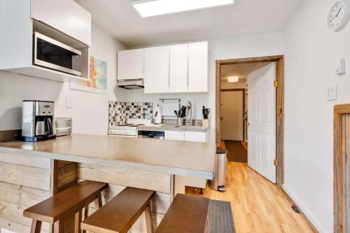 Cozy 1 BDR Condo Heart of Main St Walk to Lifts in Breckenridge, USA
