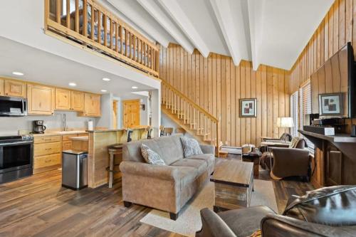 3BDR Condo with Loft Heart of Breck Walk to Town in Breckenridge, USA