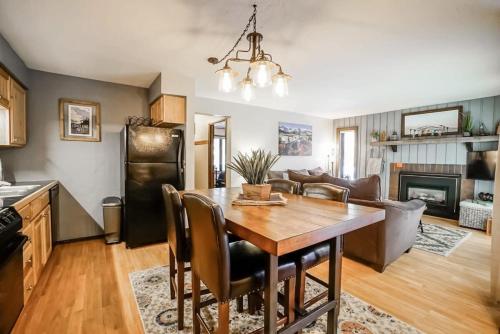 1 BR Condo Walk to Lift and Main St Plus Pool with View in Breckenridge, USA