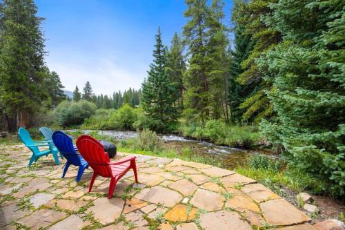 Relaxing 3 BDR Escape Unbeatable River View in Breckenridge, USA