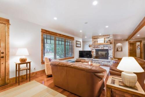 Relaxing 3 BDR Escape Unbeatable River View in Breckenridge, USA