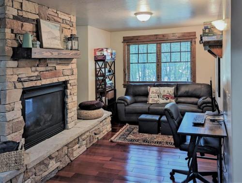 Relaxing 3 BDR Escape Unbeatable River View in Breckenridge, USA