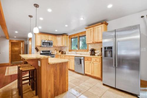 Relaxing 3 BDR Escape Unbeatable River View in Breckenridge, USA