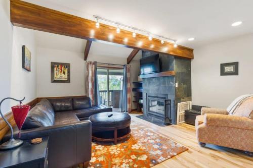 3 BDR Getaway Near Skiing Hiking Plus Bus Route