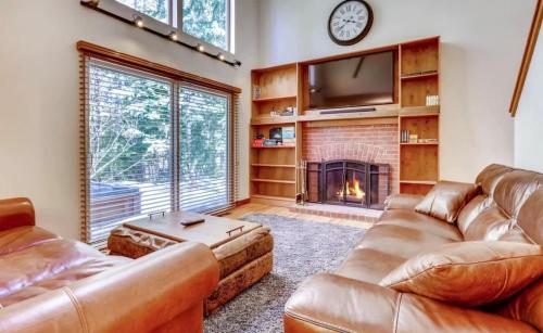 Stunning 3 BDR Retreat with Private Hot Tub and Sauna in Breckenridge, USA