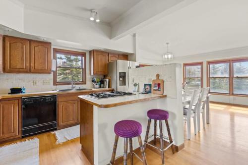 Homey 3BR Near Lake Dillon with Mountain Views in Dillon, USA