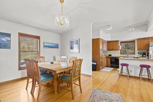 Homey 3BR Near Lake Dillon with Mountain Views in Dillon, USA